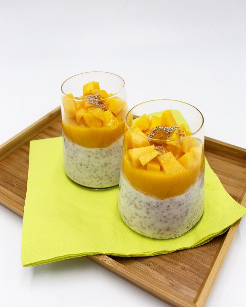 COCONUT CHIA PUDDING WITH MANGOMOUS